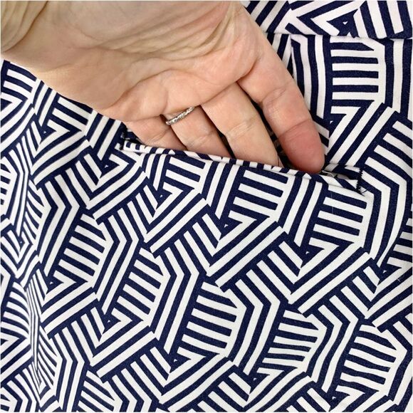 Boden Navy White Geometric Stripe Richmond Shorts Sz 8 - Picture 7 of 12